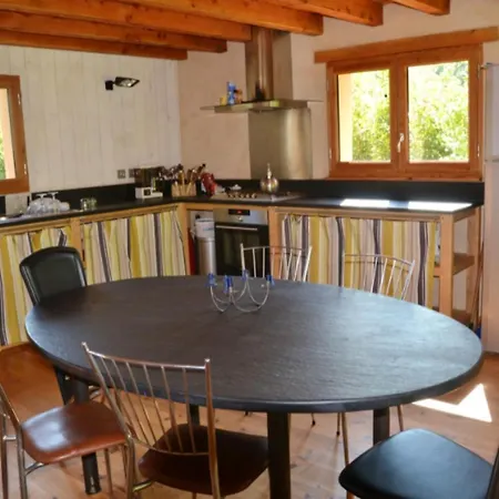 Maison Accueillante à Avec Piscine Partagée Casa de Férias *