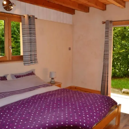 Casa de Férias Maison Accueillante à Avec Piscine Partagée *