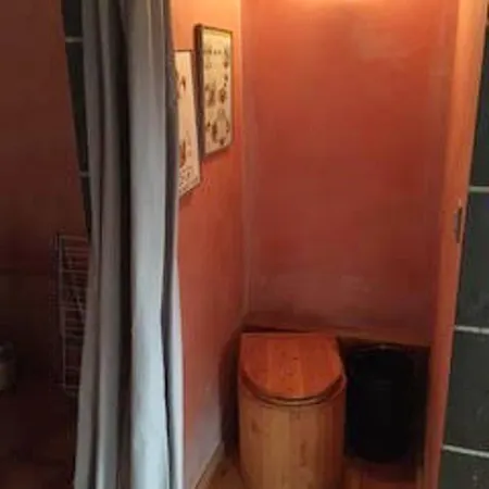 Maison Accueillante A Avec Piscine Partagee