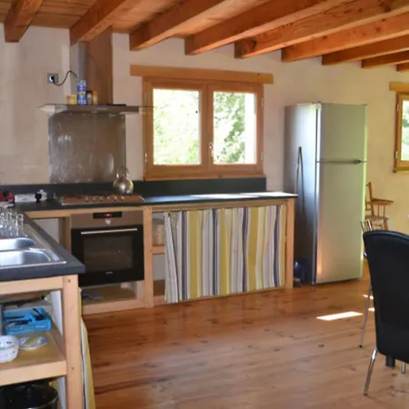 Maison Accueillante à Avec Piscine Partagée *