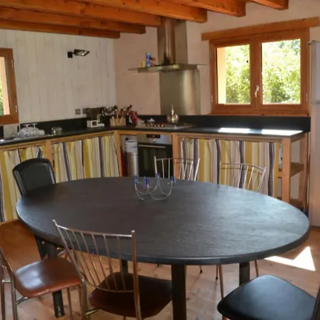 Maison Accueillante à Avec Piscine Partagée Casa vacanze Gembrie