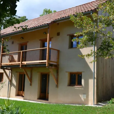 Maison Accueillante à Avec Piscine Partagée