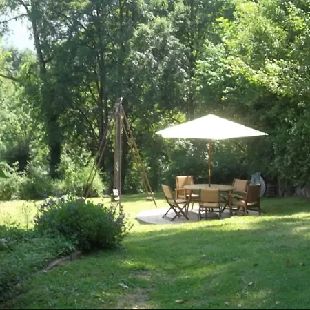 Maison Accueillante à Avec Piscine Partagée *