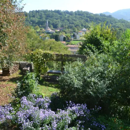 Maison Accueillante à Avec Piscine Partagée
