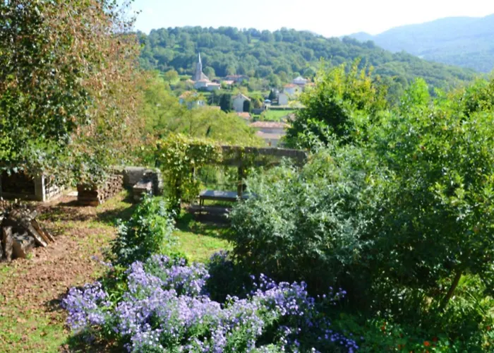 Сasa de vacaciones Maison Accueillante à Avec Piscine Partagée